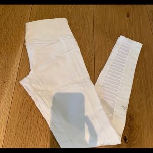 Super cute white all leggings!!